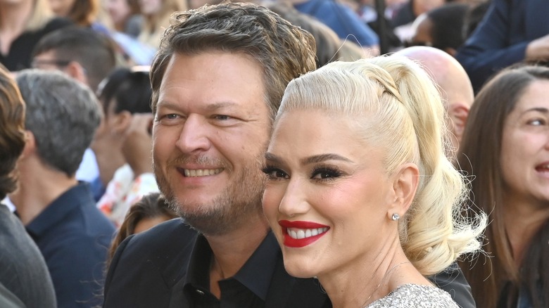 Blake Shelton and Gwen Stefani smiling