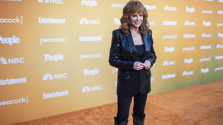 Reba McEntire posing for a photograph at a red carpet event