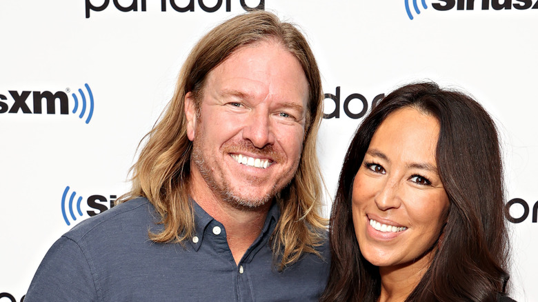 Chip and Joanna Gaines posing on the red carpet