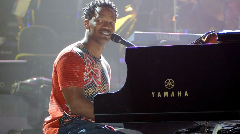 Jamie Foxx sitting at the piano