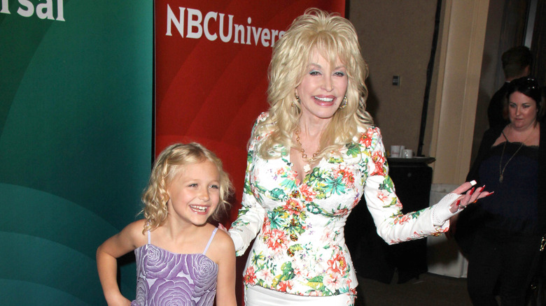 Dolly Parton and young Alyvia Lind