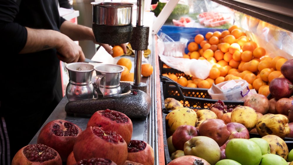 Fruit and juiceer display