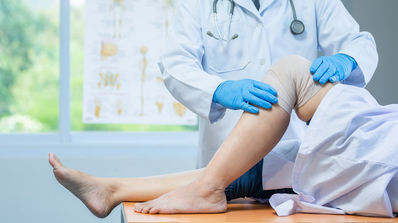 Heres When You Should See A Doctor For Your Knee Pain 1631889540 