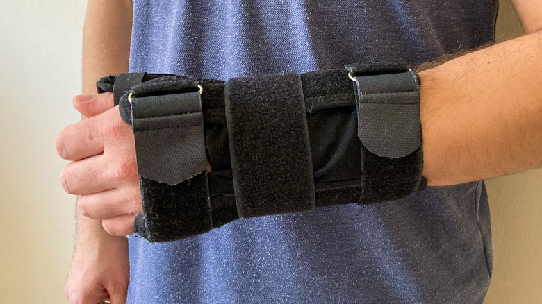 Left wrist splint 