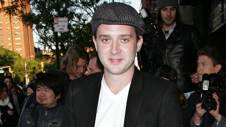 Eddie Kaye Thomas smiling at the Holy Rollers premiere in 2010