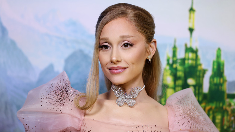 Actor and singer Ariana Grande posing for photos at a Wicked event