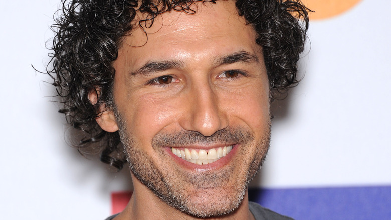 Ethan Zohn smiling