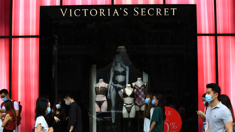 Victoria's Secret storefront 