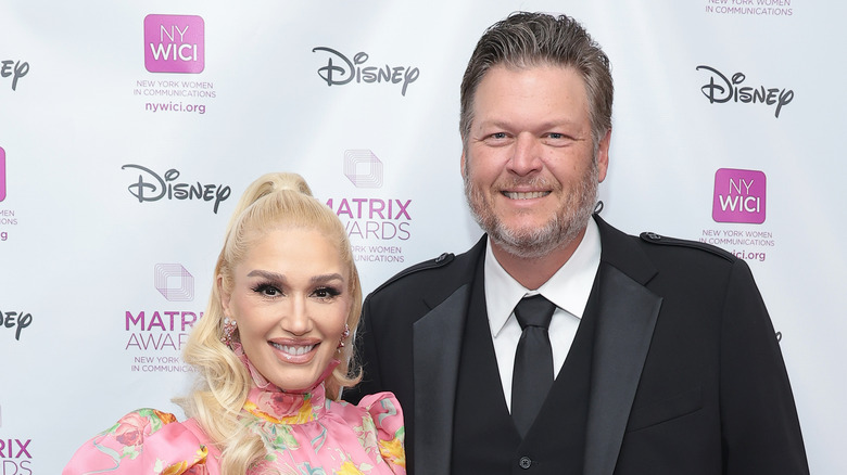 Gwen Stefani and Blake Shelton posing together