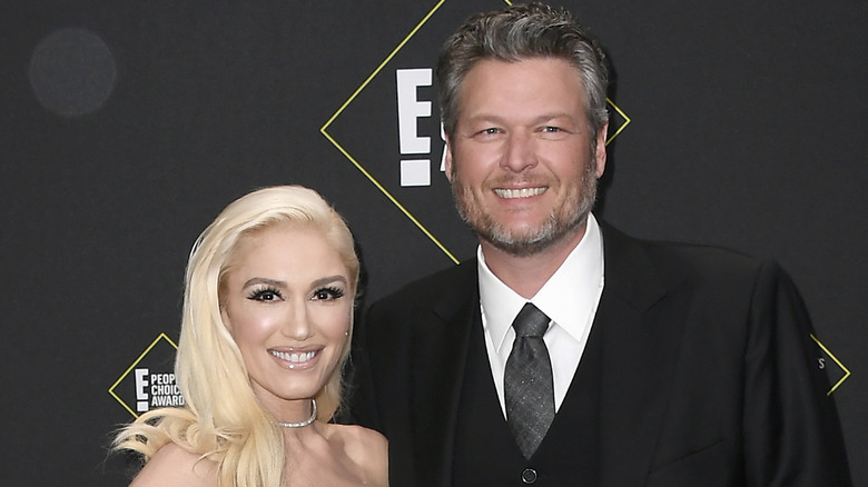 Gwen Stefani and Blake Shelton posing together