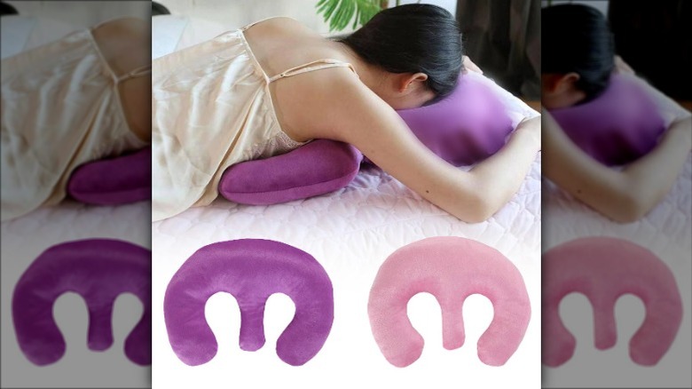 woman using Cheeky Pillow