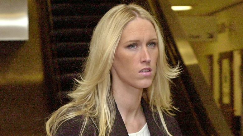 Amber Frey arrives in court in 2004