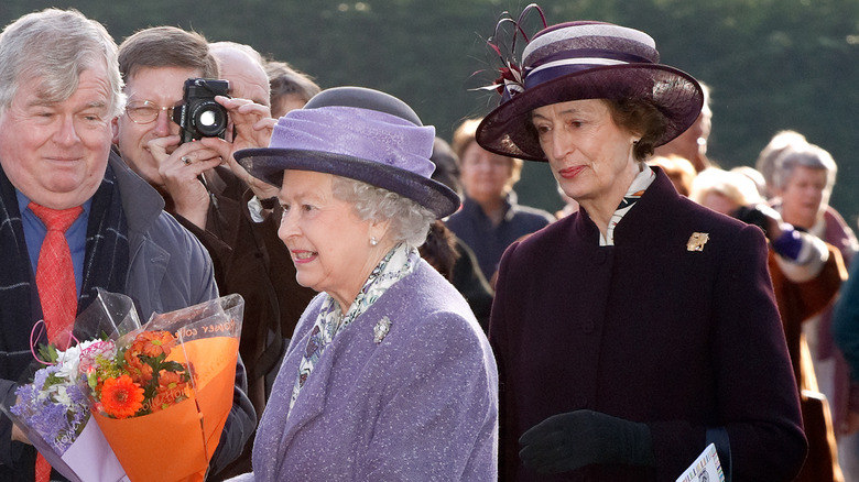 Queen Elizabeth and Lady Susan Hussey walking