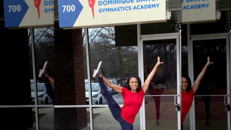 Dominique Dawes doing a one-legged gymnastics pose 