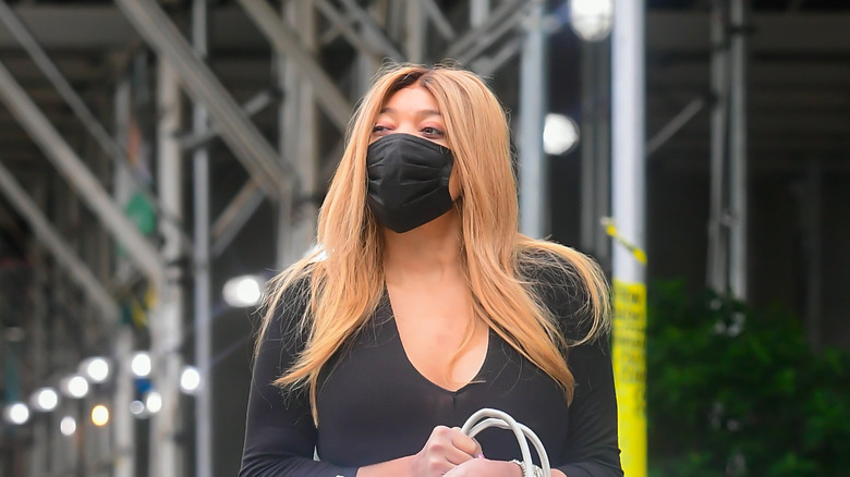 Wendy Williams walking