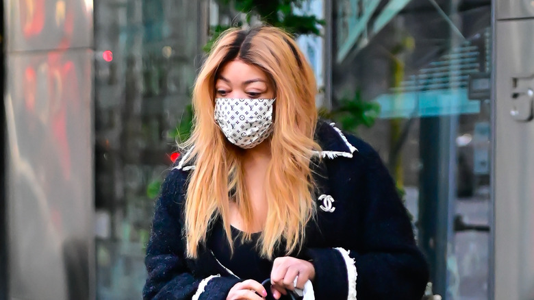 Wendy Williams wearing mask