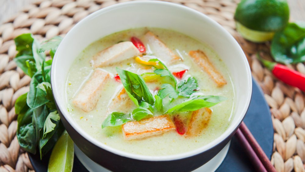 Green tofu curry in a bowl