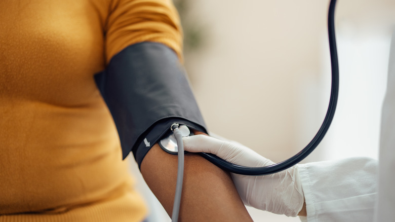 doctor tests blood pressure