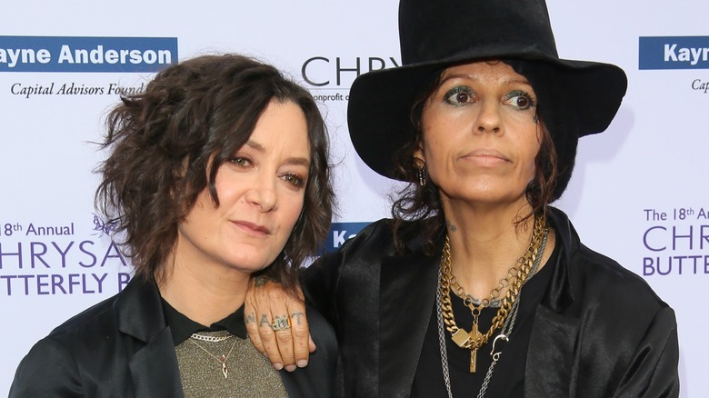 Sara Gilbert and Linda Perry posing