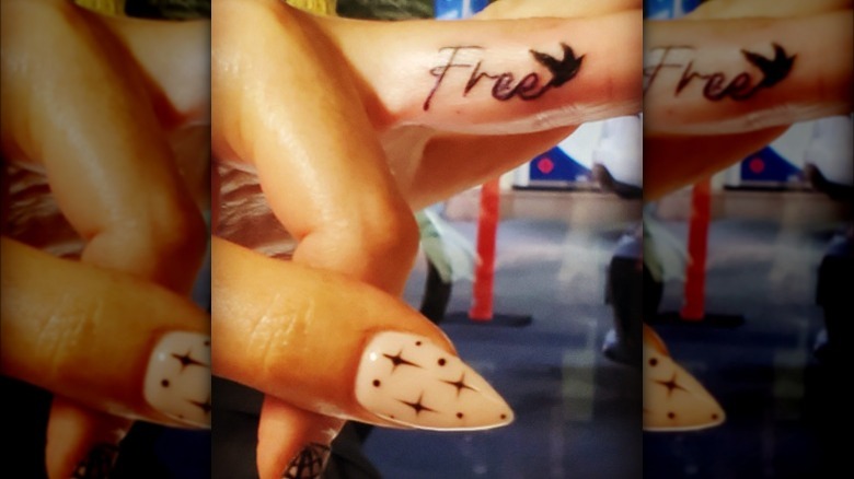 Brandi Passante's finger tattoo