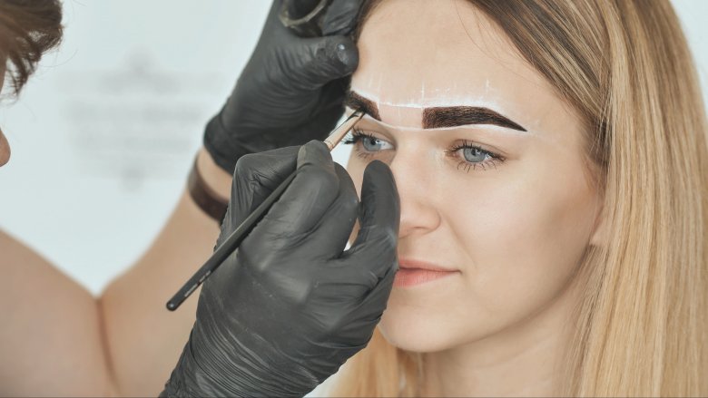 eyebrow tinting