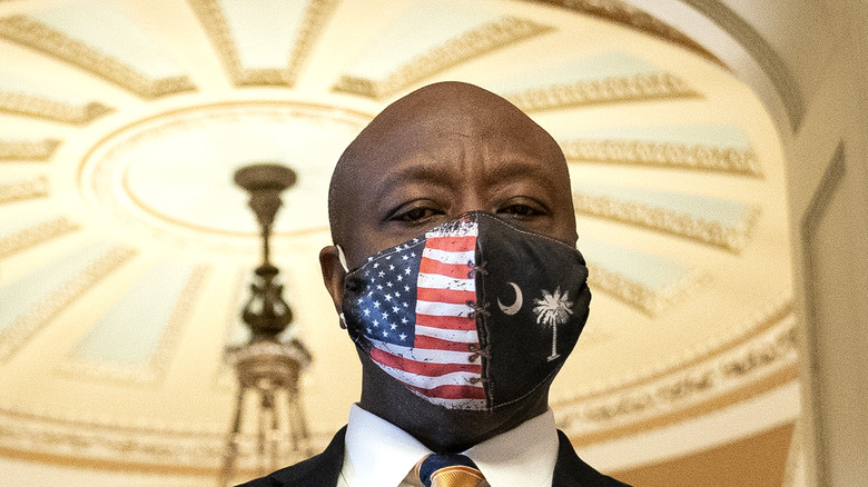 Senator Tim Scott wearing face mask