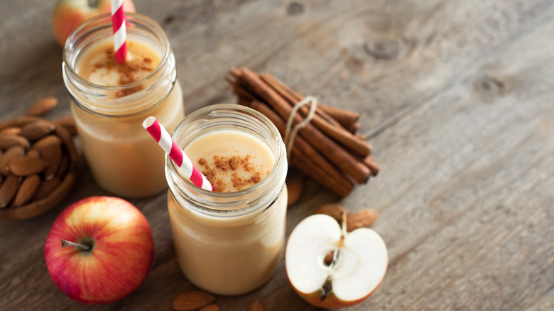 Apple pie smoothies