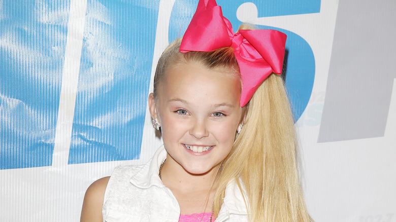 JoJo Siwa with ponytail bow