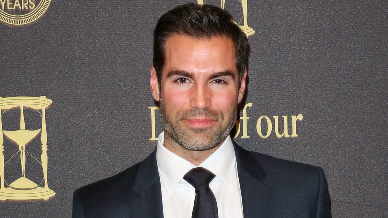 Jordi Vilasuso posing