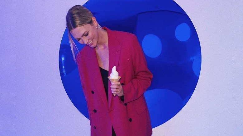 Karlie Kloss eating ice cream