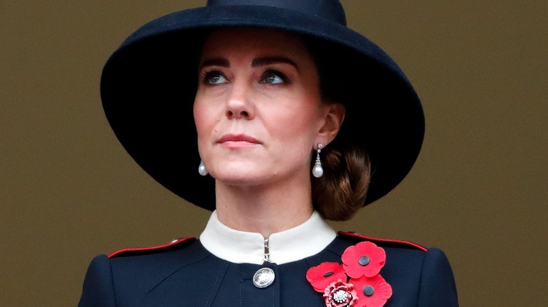 Kate Middleton big blue hat