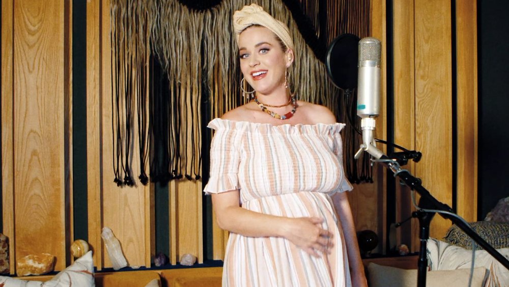 Katy Perry pregnant smile