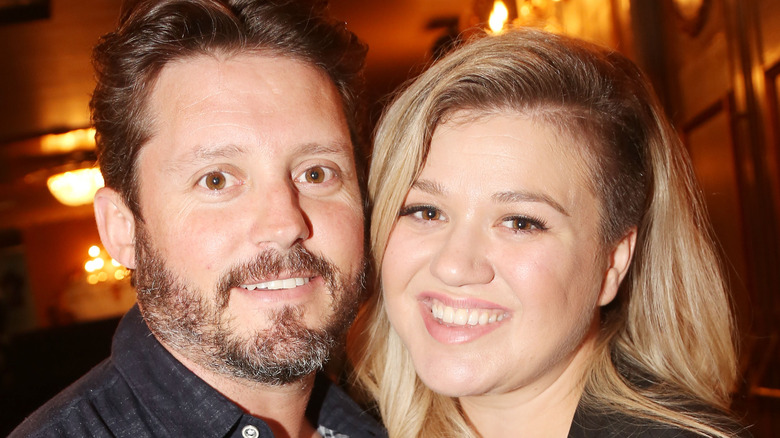 Kelly Clarkson and Brandon Blackstock posing