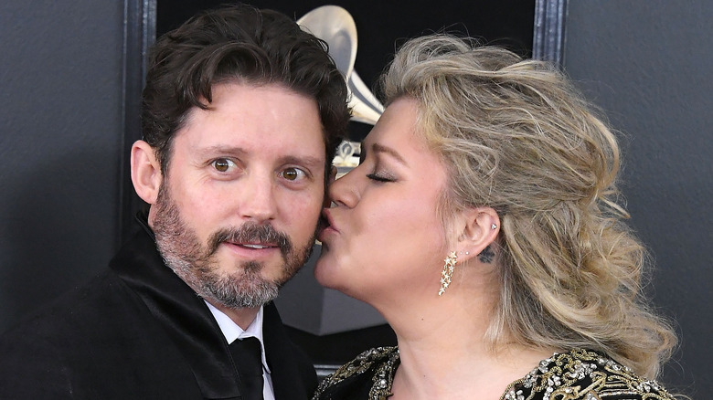 Kelly Clarkson kissing Brandon Blackstock on the cheek