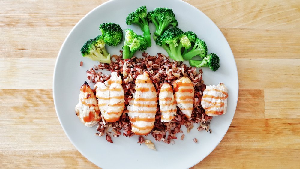 Kendall Jenner typical food: Chicken breasts, brown rice, and broccoli on a plate