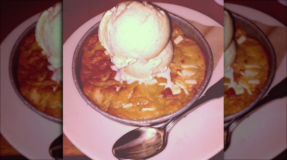 Kendall Jenner typical food: The warm butter cake from Mastro's Steakhouse