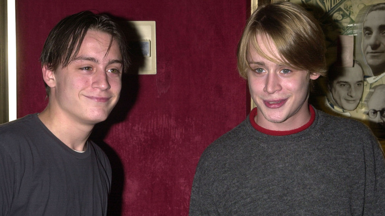 Macaulay Culkin walking with his brother Kieran Culkin