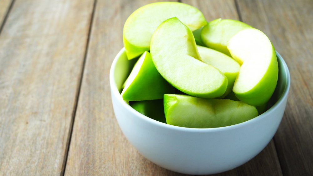 sliced apples, Kylie Jenner's go-to late-night snack