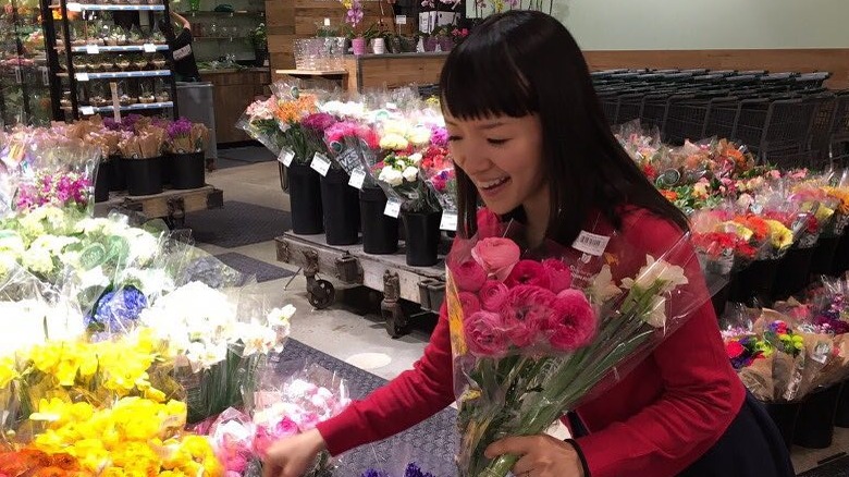 Marie Kondo shopping for flowers