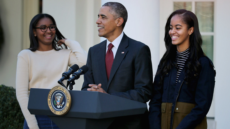 Barack Obama with his daughters Malia and Sasha 