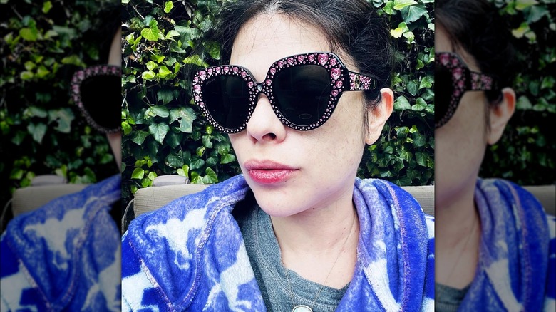 Michelle Trachtenberg posing in selfie