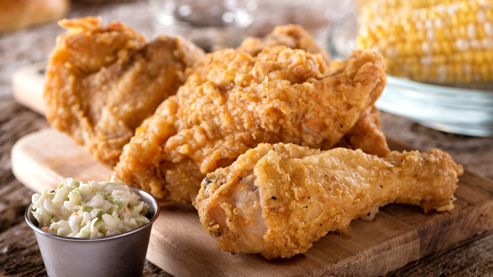 Fried chicken with corn and slaw