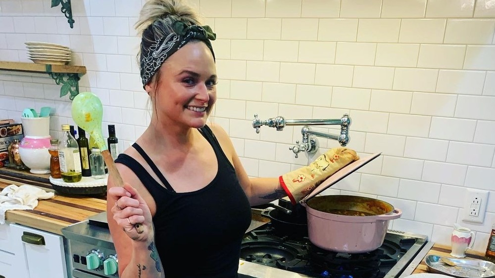 Miranda Lambert making vegetable soup