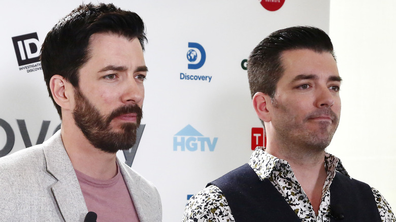 Jonathan and Drew Scott at event 