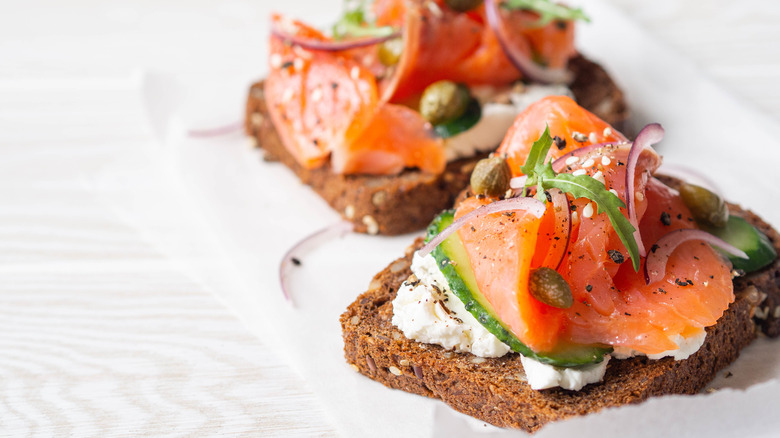 Rye bread with salmon, cucumber