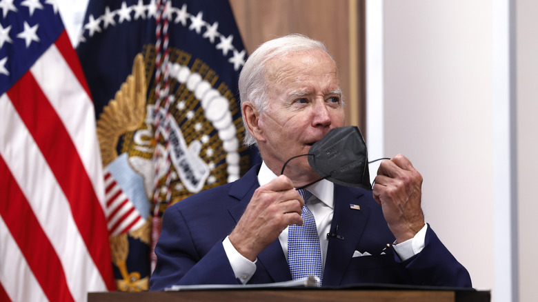 Joe Biden putting on face mask