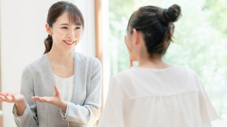 woman giving advice to friend