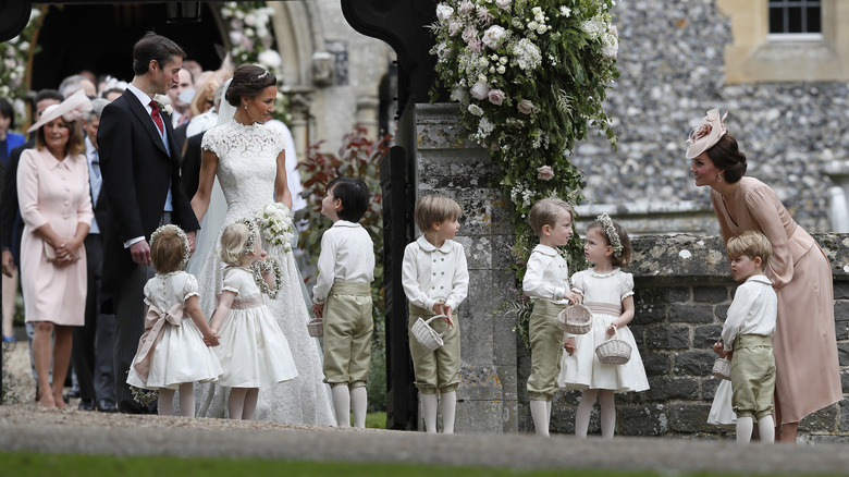 Pippa Middleton and Princess Kate with wedding party