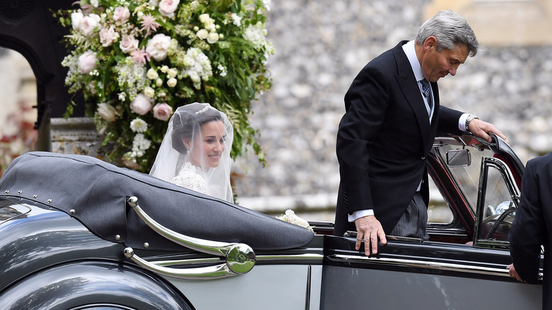 Pippa and Michael Middleton arrive at wedding 