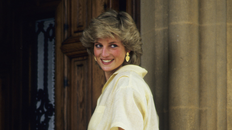 Diana Spencer smiling 